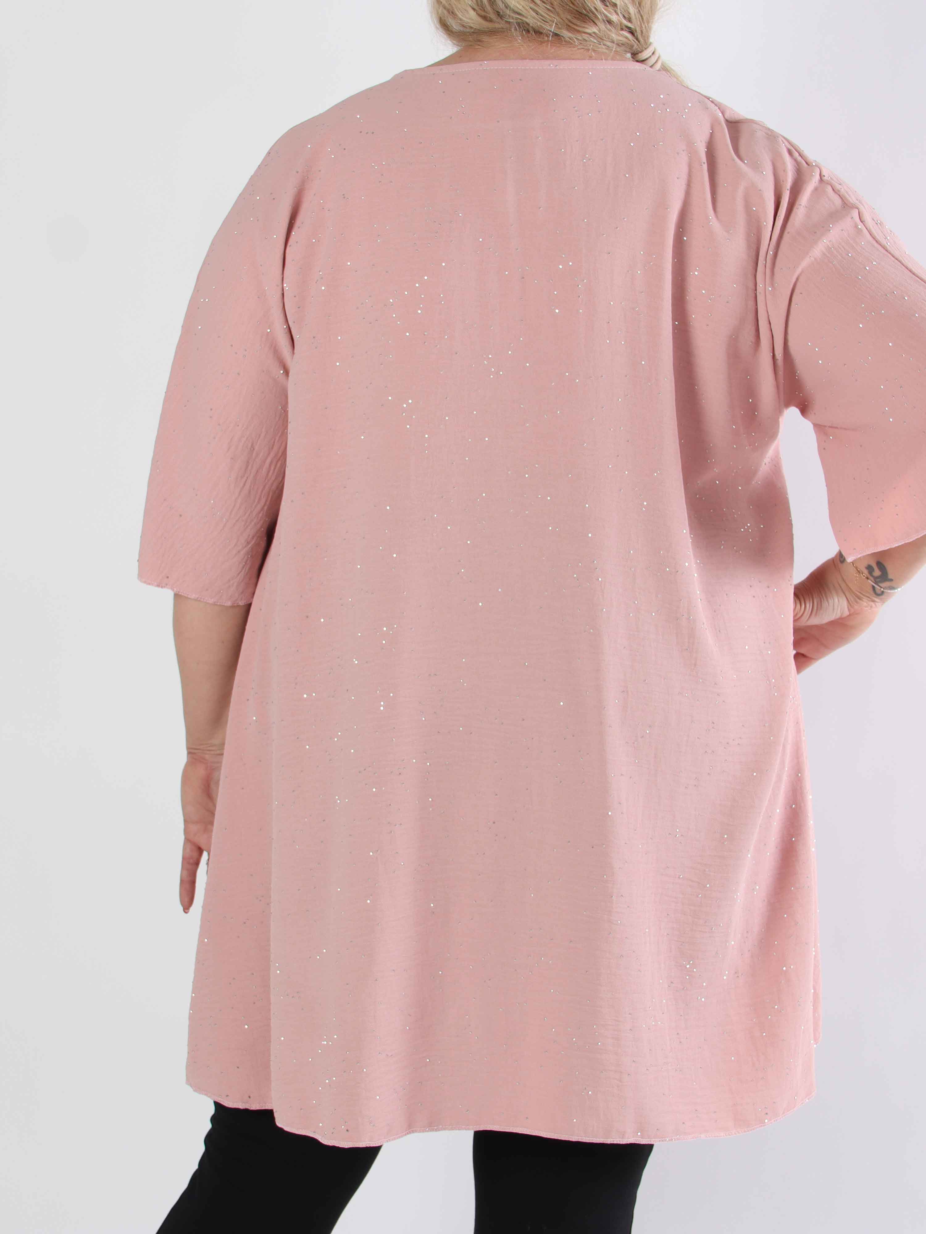 Johanne - Enfärgad klänning i stor storlek med utsmyckning av fuskpäls